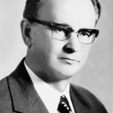 LTSR kultūros ministras Lionginas Šepetys, 1975 m. pasirašęs Klaipėdos jūrų muziejaus įkūrimo įsakymą. 1980 m. Nuotraukos autorius Audronius Ulozevičius. Klaipėdos apskrities Ievos Simonaitytės viešoji biblioteka